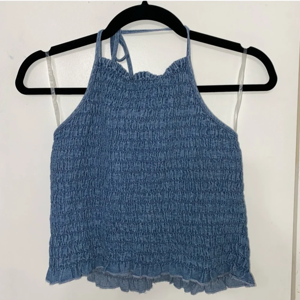 American Eagle Outfitters Cropped Smocked Blue Sleeveless Top, Size Medium - Picture 2 of 4